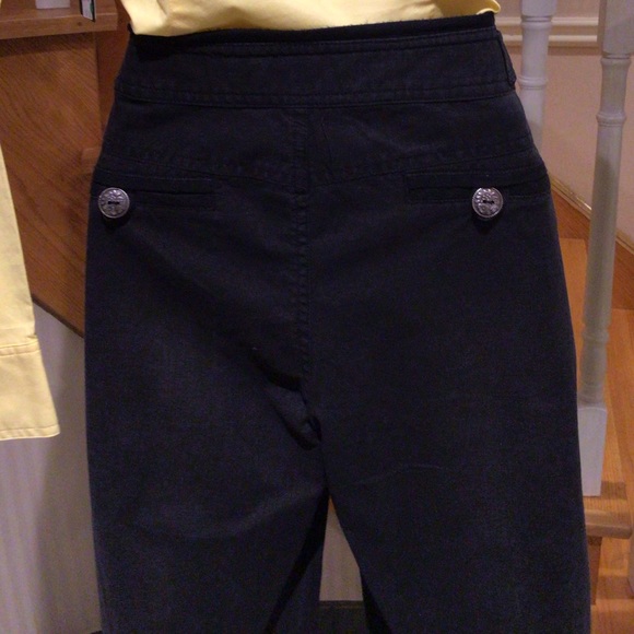 Black Capri with side and back pockets - Picture 5 of 5